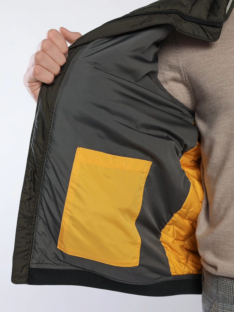 Куртка стеганая на утеплителе с воротником-стойкой